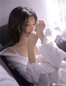 《和女友妺妺的第一次3-女狱警》
