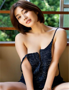 《安吉丽娜朱莉 r级片-真实女友怎么玩》