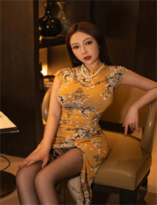 《美女露着奶头光胸光屁屁还趴着打光屁-1377疾风坛》